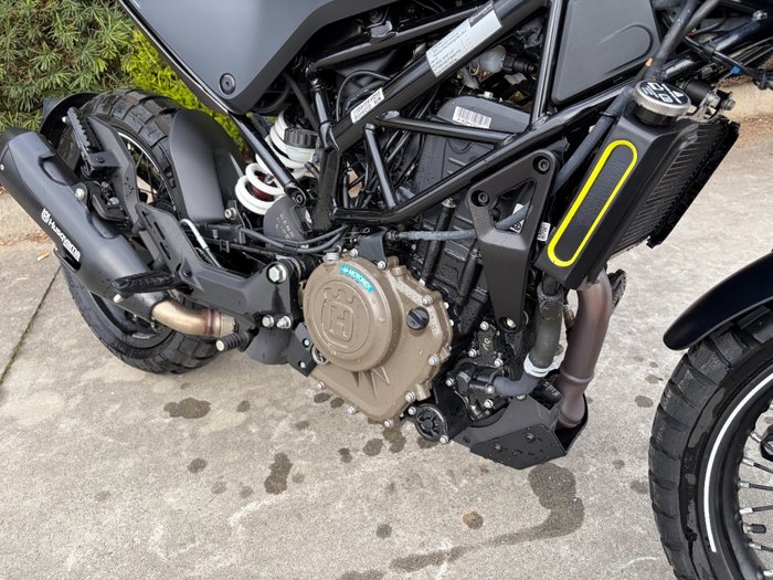 2023 Husqvarna SVARTPILEN 401 Black