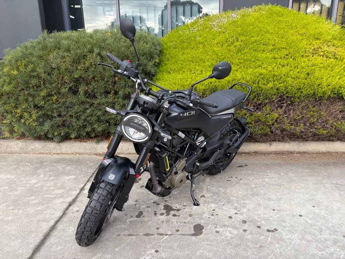 2023 Husqvarna SVARTPILEN 401 Black