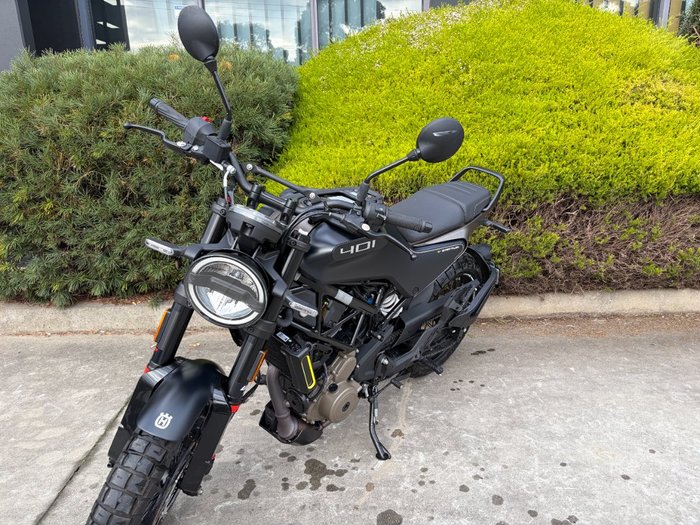 2023 Husqvarna SVARTPILEN 401 Black