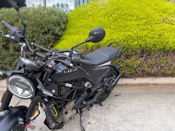 2023 Husqvarna SVARTPILEN 401 Black