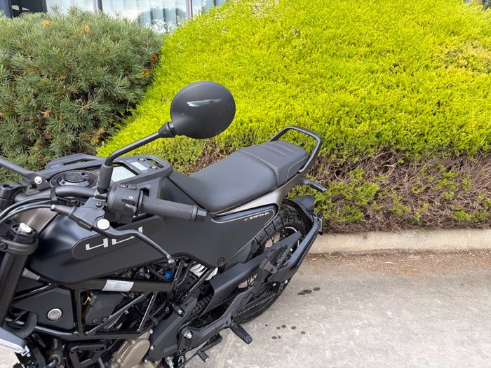 2023 Husqvarna SVARTPILEN 401 Black