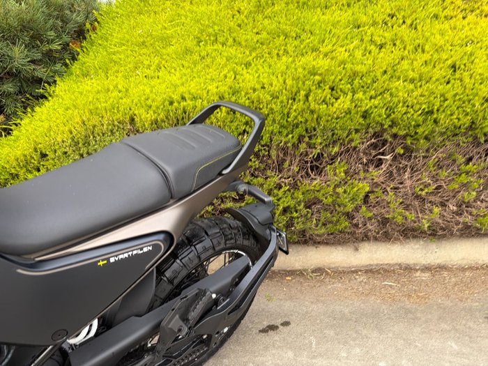 2023 Husqvarna SVARTPILEN 401 Black