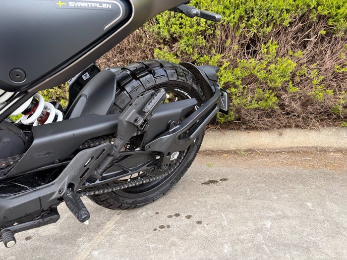 2023 Husqvarna SVARTPILEN 401 Black