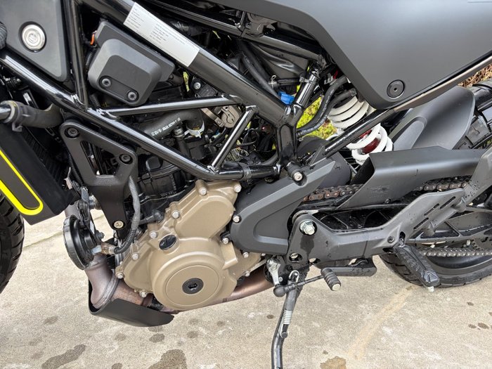 2023 Husqvarna SVARTPILEN 401 Black