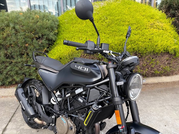 2023 Husqvarna SVARTPILEN 401 Black