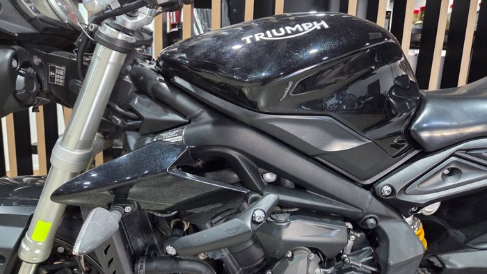 2017 Triumph STREET TRIPLE S 660 LAMS Black