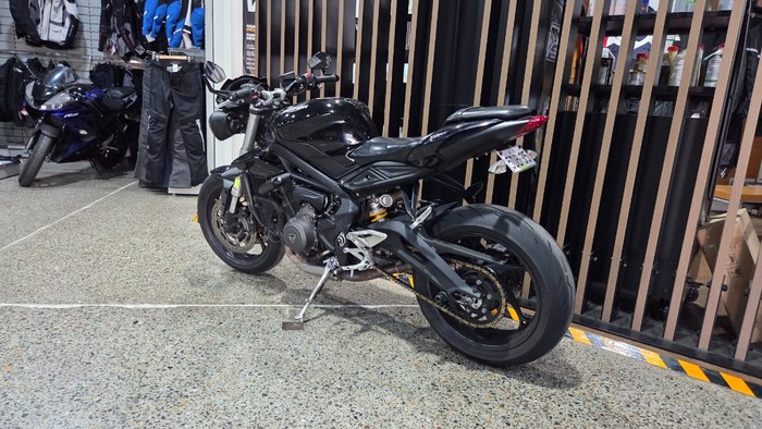 2017 Triumph STREET TRIPLE S 660 LAMS Black