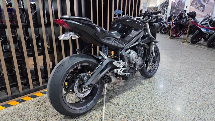 2017 Triumph STREET TRIPLE S 660 LAMS Black