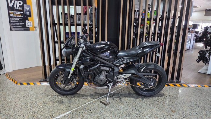 2017 Triumph STREET TRIPLE S 660 LAMS Black