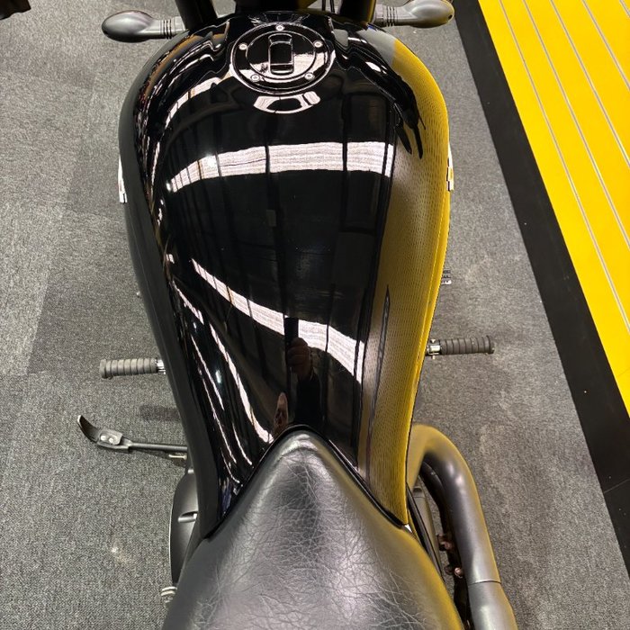 2016 VICTORY HAMMER 8-BALL Solid Black INT
