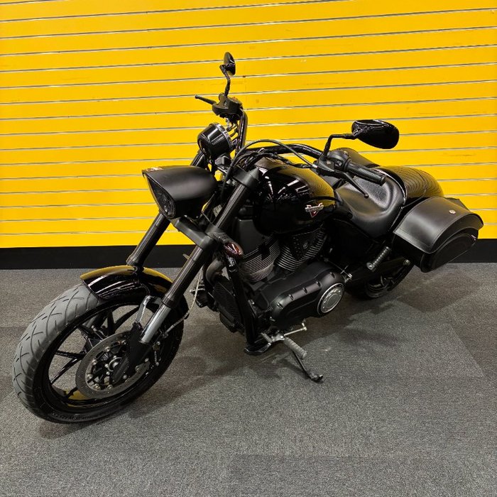 2016 VICTORY HAMMER 8-BALL Solid Black INT