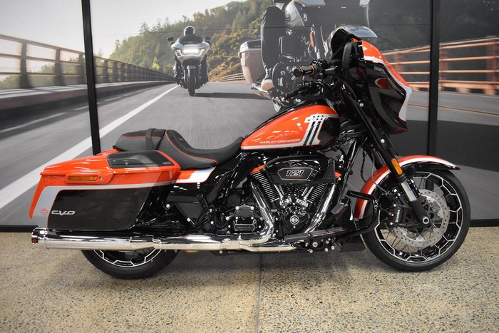 2024 Harley-Davidson CVO Street Glide 121 (FLHXSE)