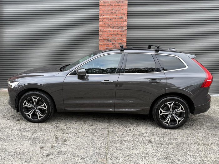 2022 Volvo XC60 B5 Momentum