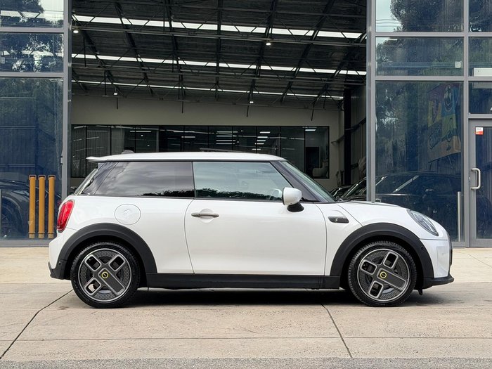 2023 MINI Hatch Cooper SE Resolute