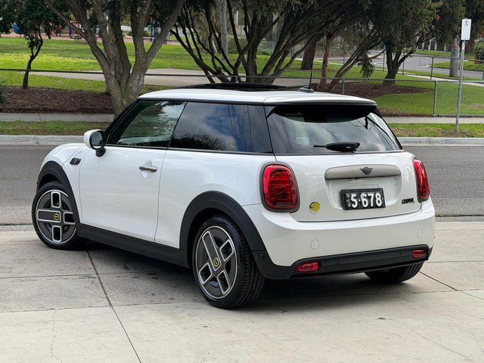 2023 MINI Hatch Cooper SE Resolute