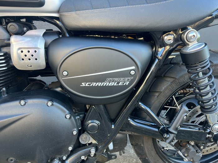 2021 Triumph STREET SCRAMBLER GREEN