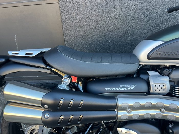 2021 Triumph STREET SCRAMBLER GREEN