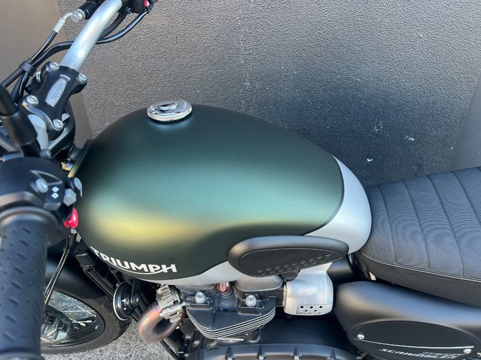 2021 Triumph STREET SCRAMBLER GREEN