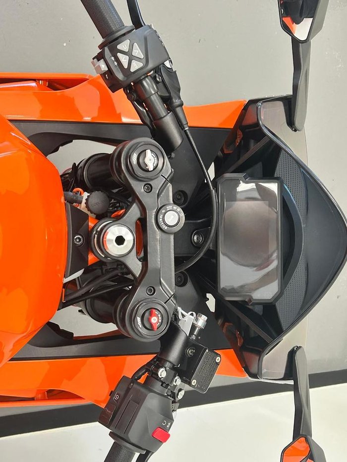2024 KTM RC 390 RC Orange
