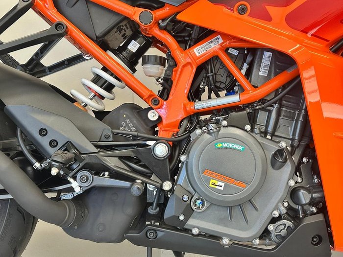 2024 KTM RC 390 RC Orange