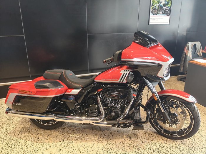 2024 Harley-Davidson CVO Street Glide 121 (FLHXSE)