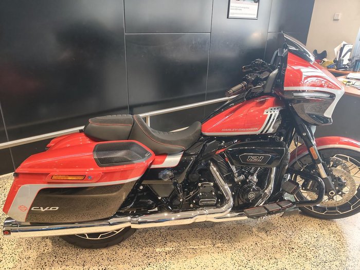 2024 Harley-Davidson CVO Street Glide 121 (FLHXSE)