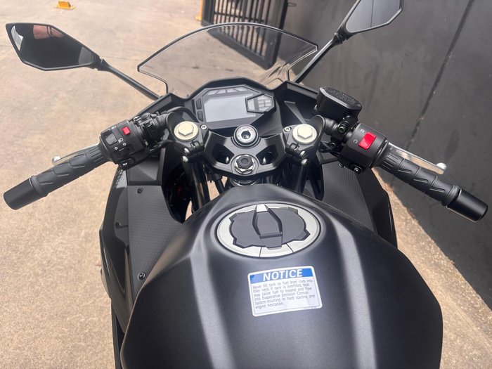 2026 Kawasaki Ninja 500 (EX500G) Ninja Black