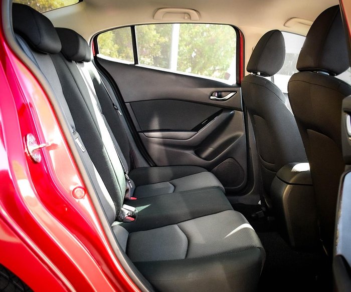 2018 Mazda 3 Neo Sport