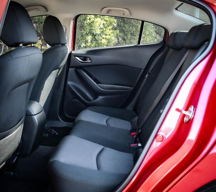 2018 Mazda 3 Neo Sport