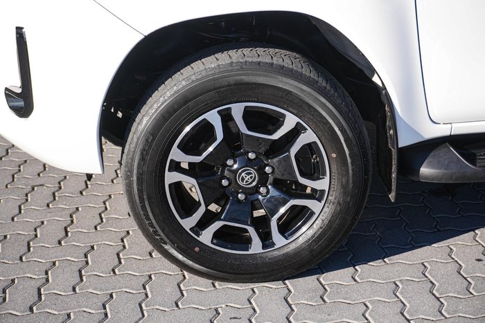 2022 Toyota Hilux SR5