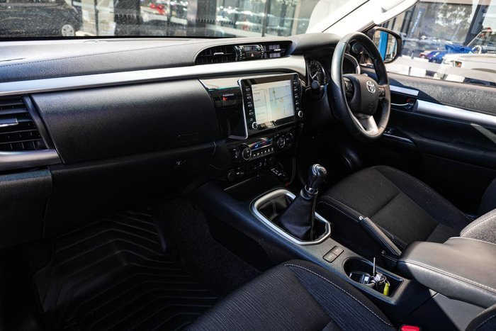 2022 Toyota Hilux SR5