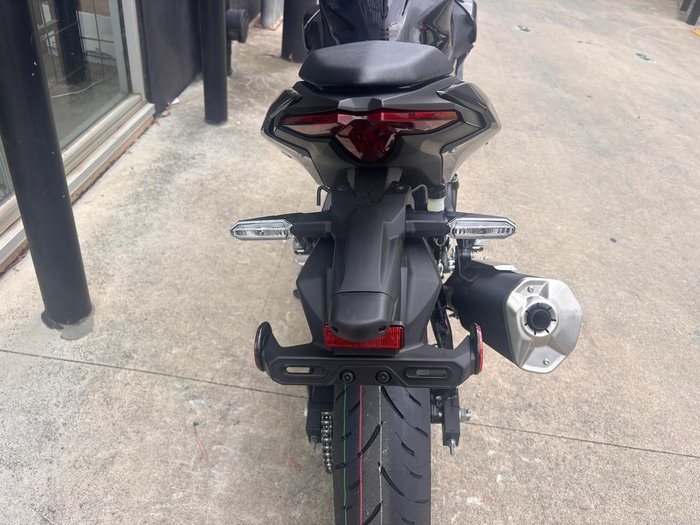 2026 Kawasaki Z500 SE Z Black