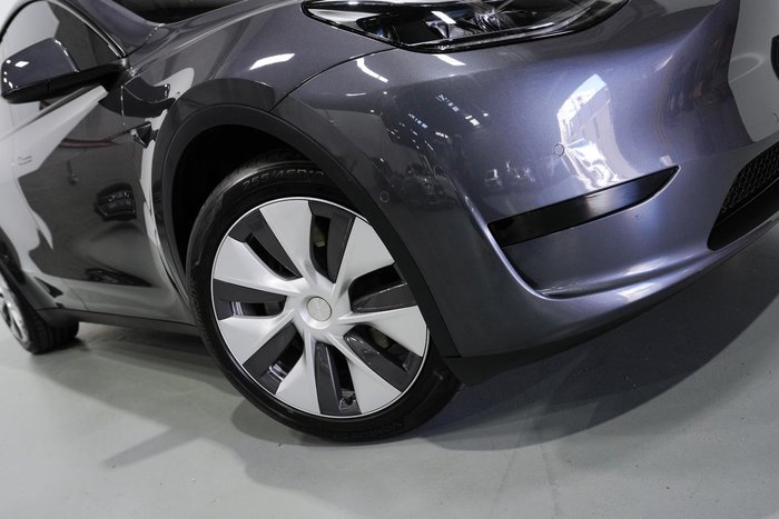2024 Tesla Model Y Rear-Wheel Drive
