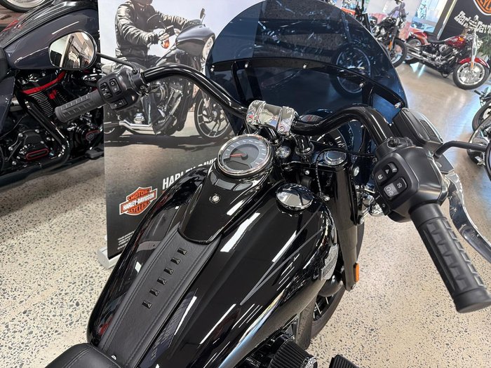 2025 Harley-Davidson Heritage Classic 117 (FLHC)