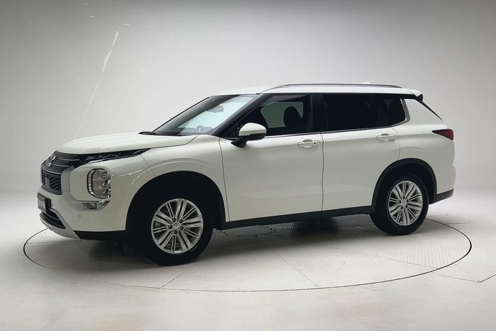 2024 Mitsubishi Outlander LS