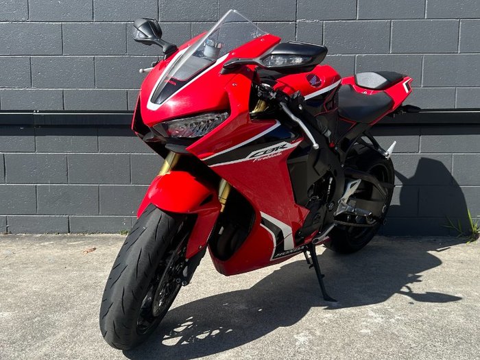 2017 Honda CBR1000RR (FIREBLADE) ABS RED