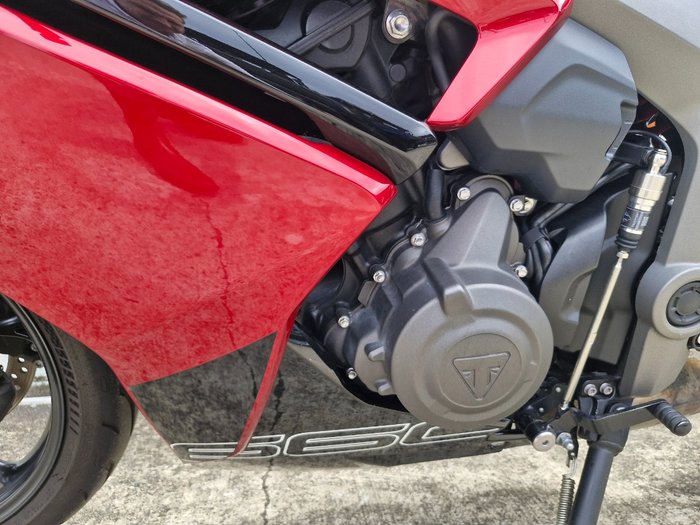 2025 Triumph DAYTONA 660 Red