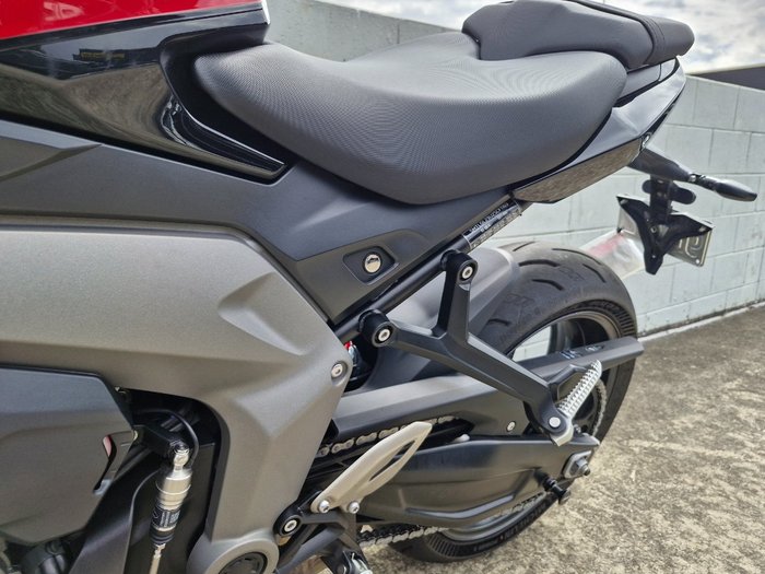 2025 Triumph DAYTONA 660 Red