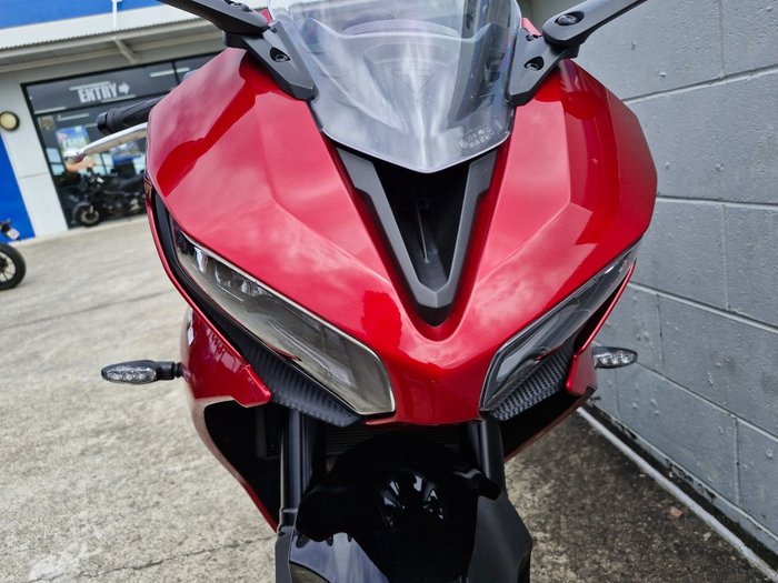 2025 Triumph DAYTONA 660 Red