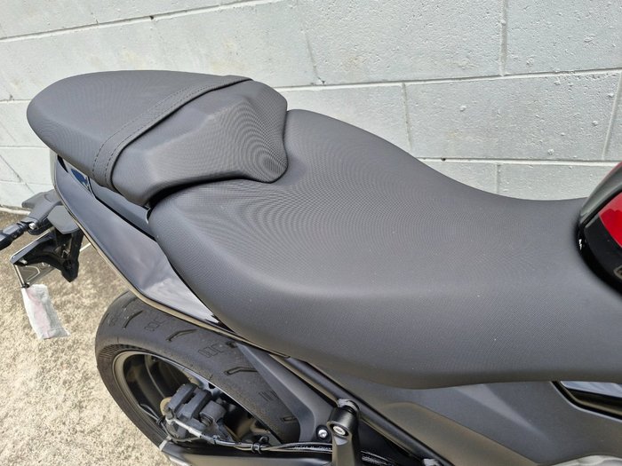 2025 Triumph DAYTONA 660 Red