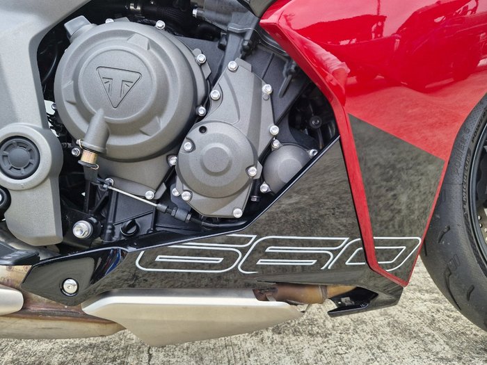 2025 Triumph DAYTONA 660 Red