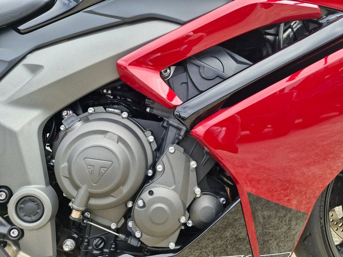 2025 Triumph DAYTONA 660 Red