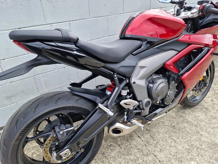 2025 Triumph DAYTONA 660 Red