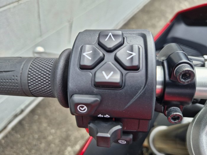 2025 Triumph DAYTONA 660 Red