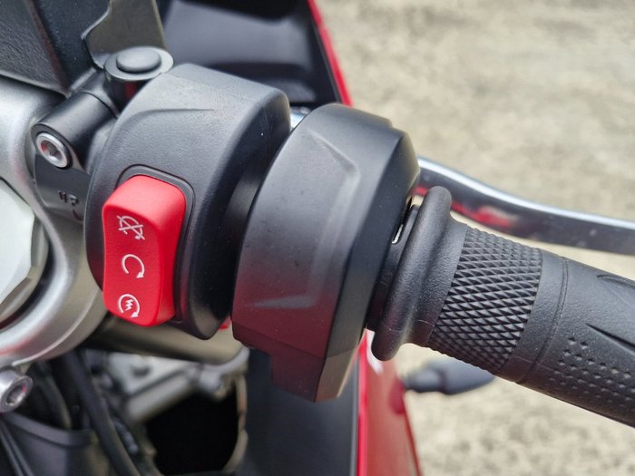 2025 Triumph DAYTONA 660 Red