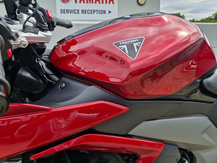 2025 Triumph DAYTONA 660 Red