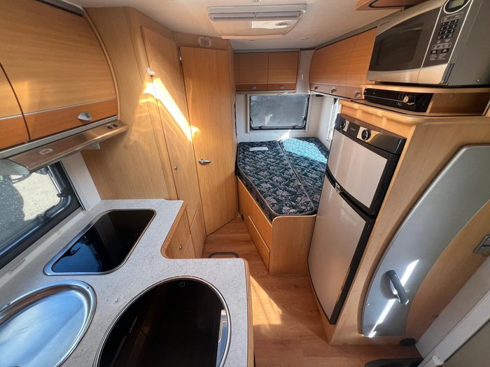 2010 Avan Ovation
