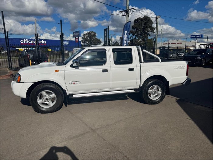 2014 Nissan Navara ST-R