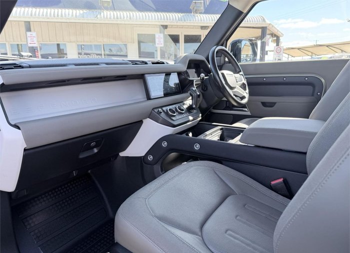 2021 Land Rover Defender 90 D300 SE