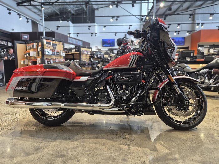 Harley-Davidson CVO Street Glide 121 (FLHXSE) Touring